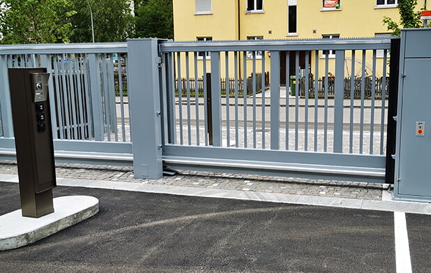 Freitragend Schiebetor Bediensäule Consel Group AG