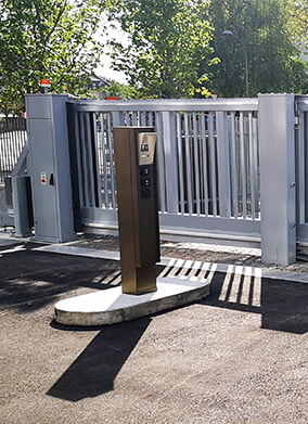 Schiebetor Bediensäule Consel Group AG