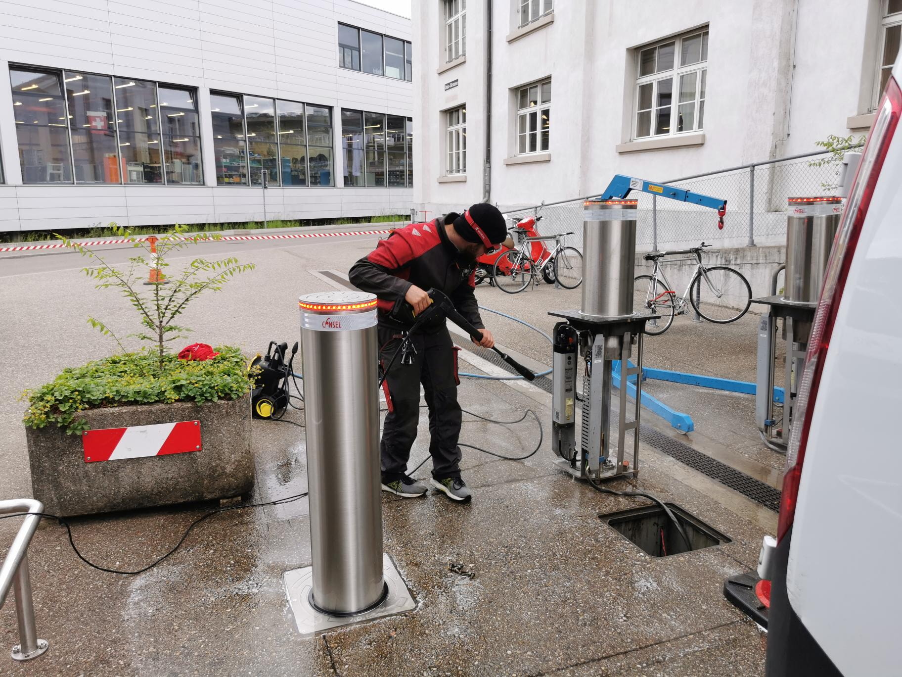Wartung von Pollern - Consel Group AG