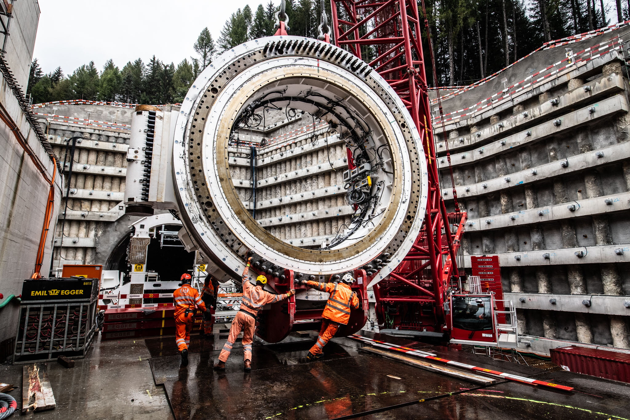 USTRA– Cantiere -  Tunnel Autostradale Gottardo – Lavori Preparatori - Lotto 341 - Montaggio TBM  © NicolaDemaldi