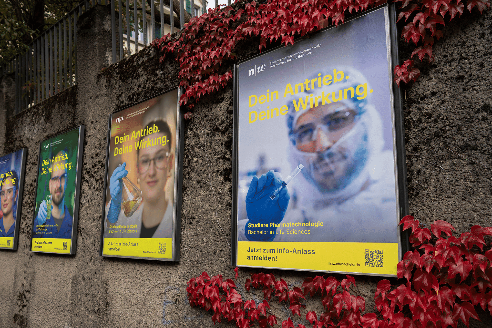 1 F4 Plakate OOH Mockup