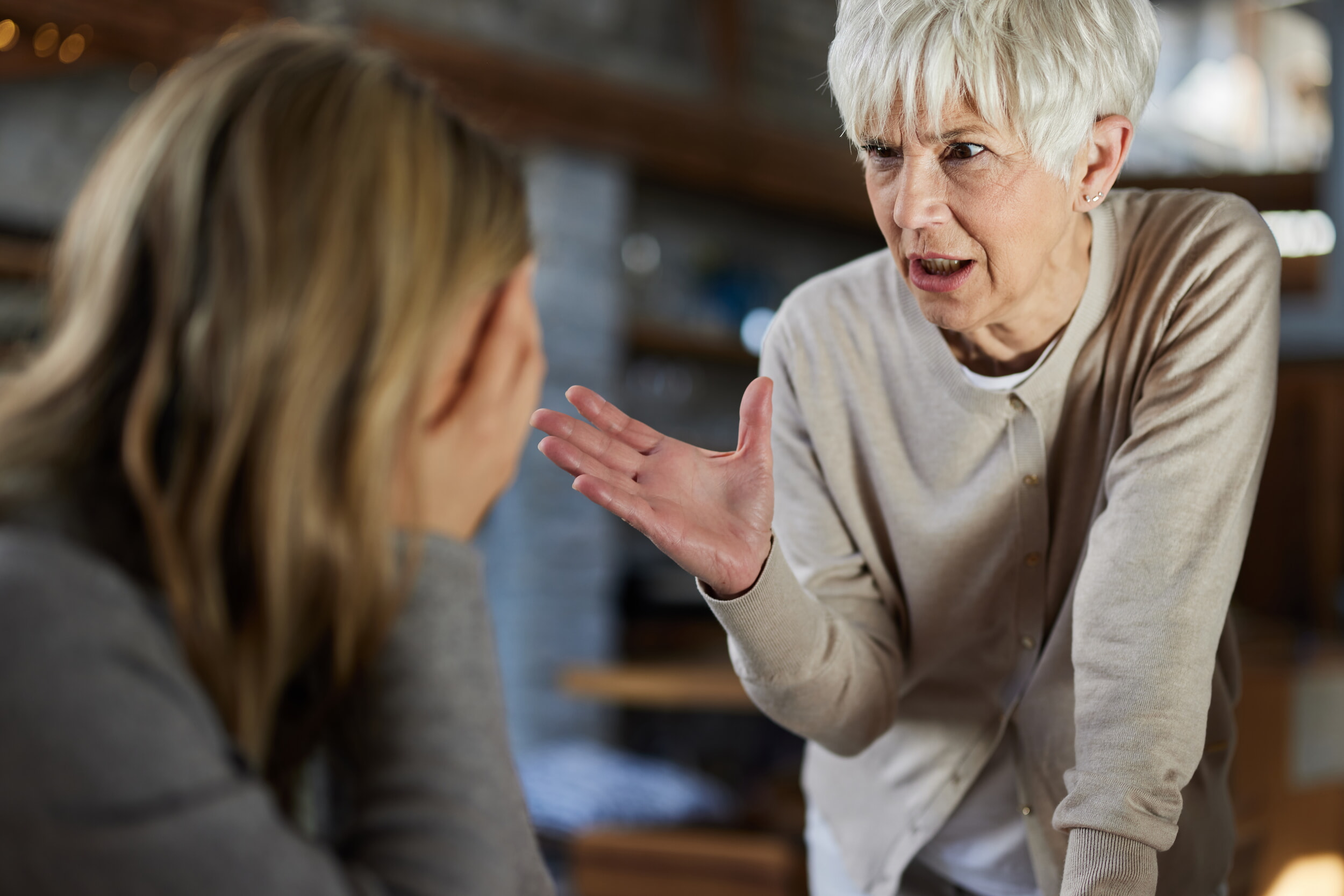 Konflikt und Streit zwischen Generationen (Frauen)