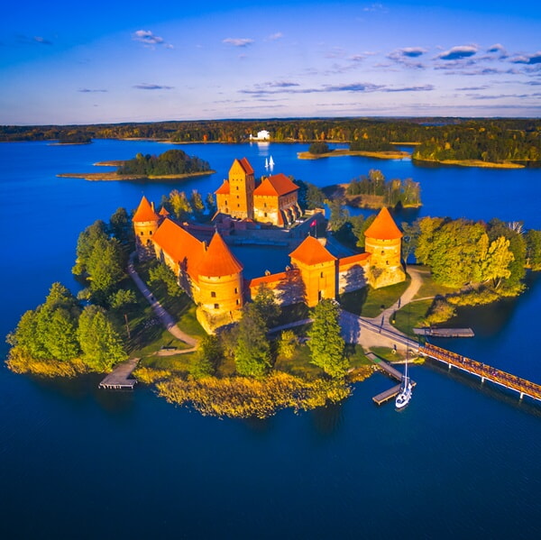 2.Lithuania Trakai Castle Dreamstime L 84222314 Square