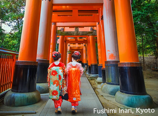 C FushimiInari Geishas Dreamstime