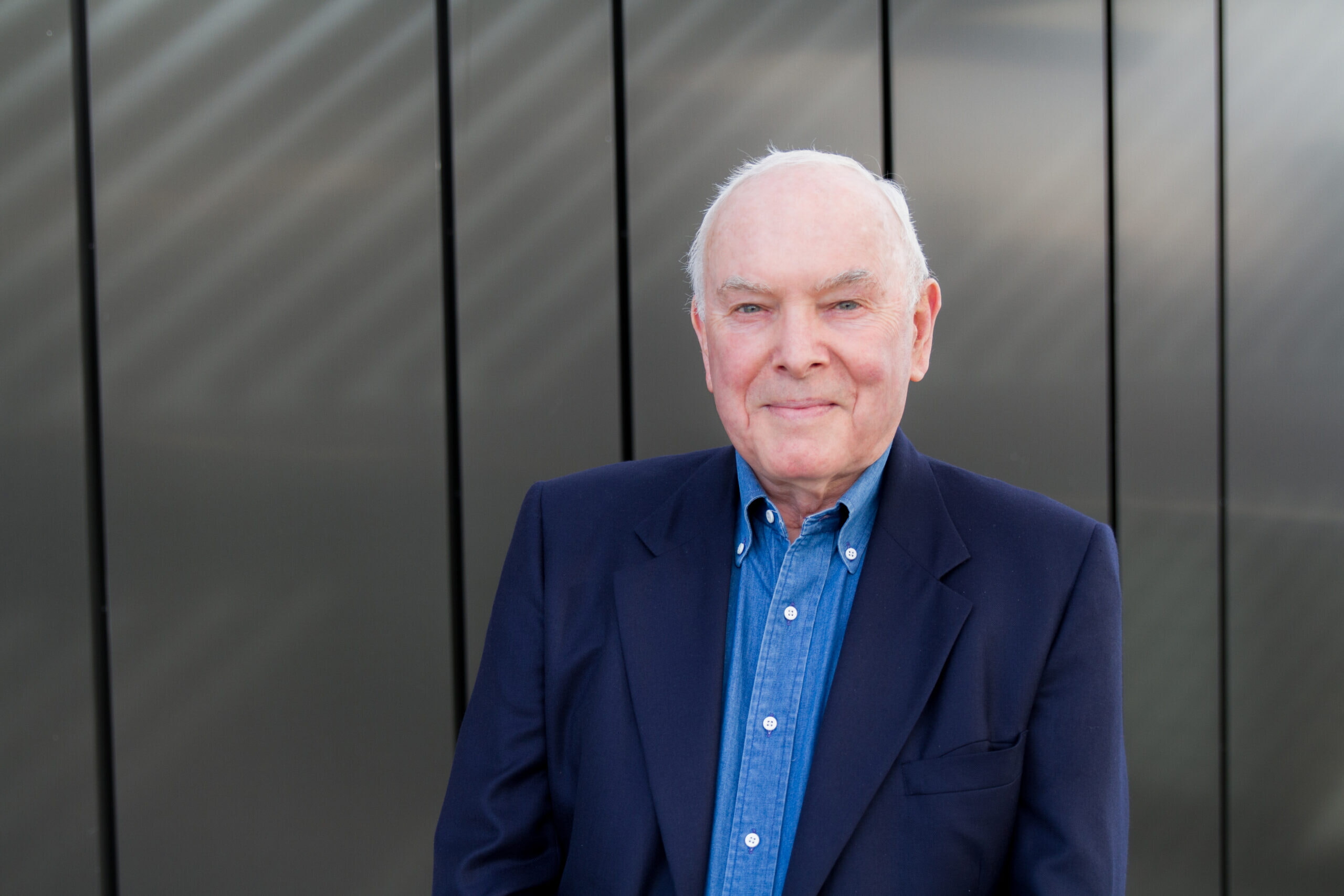 Robert Hogan Headshot
