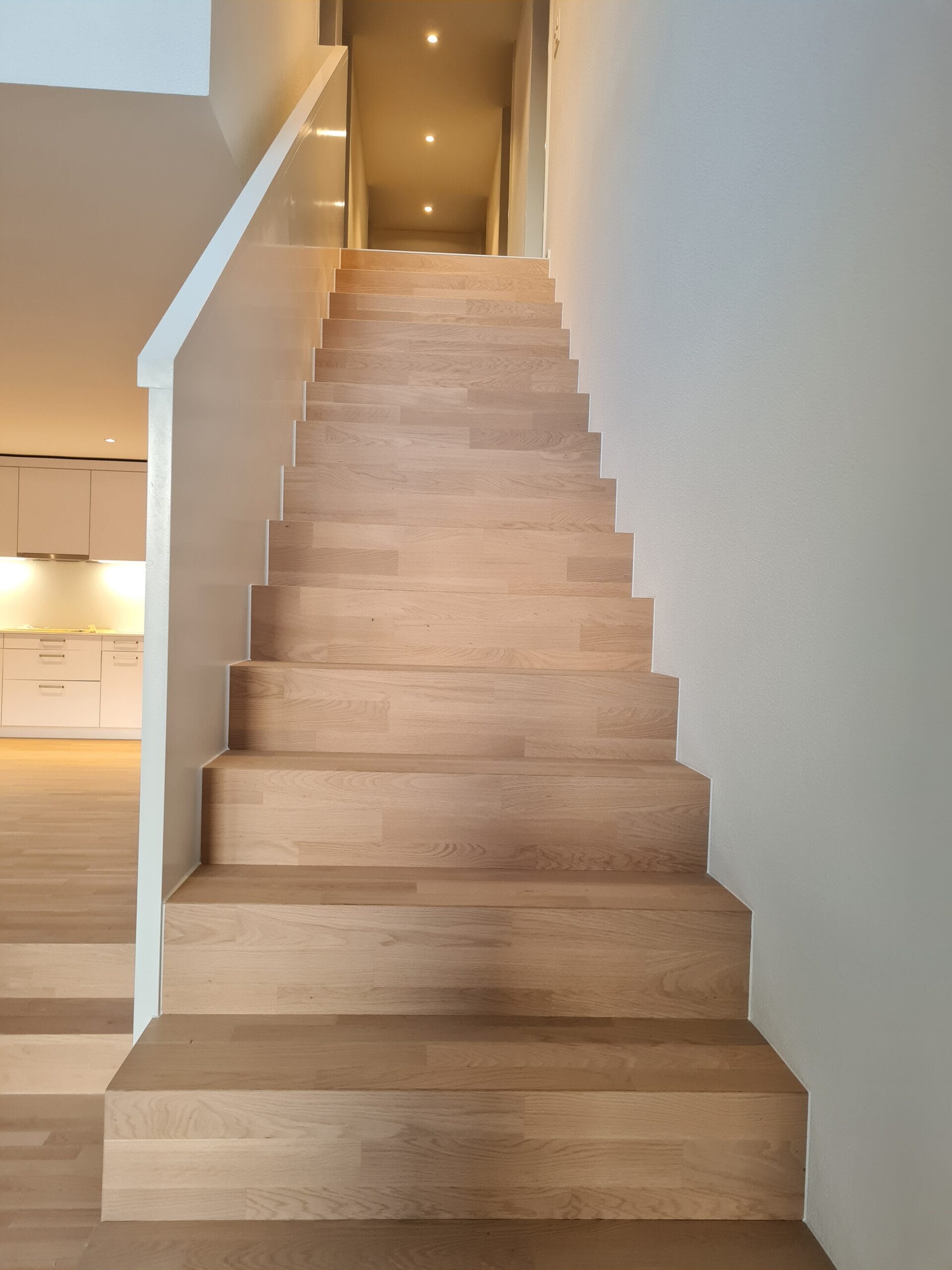 Treppe In Wohnung Mit Eichenparkett Scaled